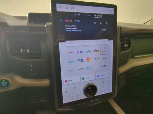 Certified 2024 Ford Expedition Platinum image 17