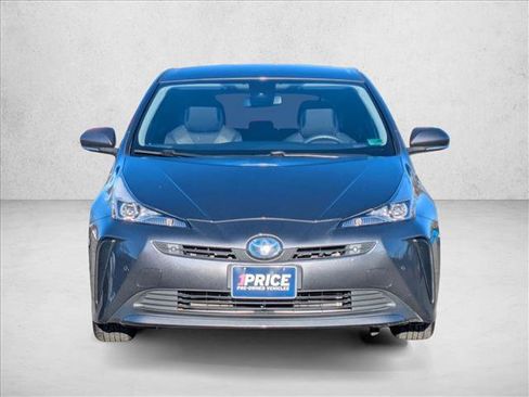 Used 2022 Toyota Prius LE image 2