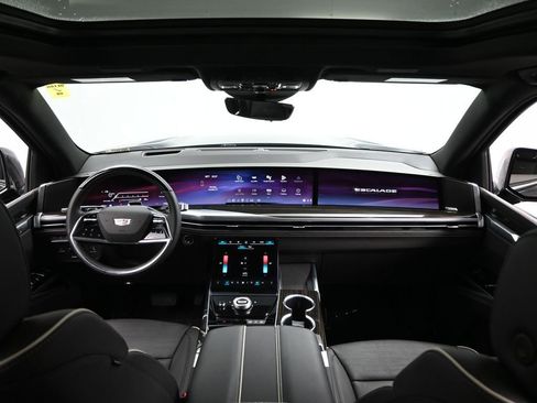 Used 2025 Cadillac Escalade ESV Premium Luxury image 39