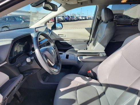 Used 2024 Toyota Sienna XLE image 13