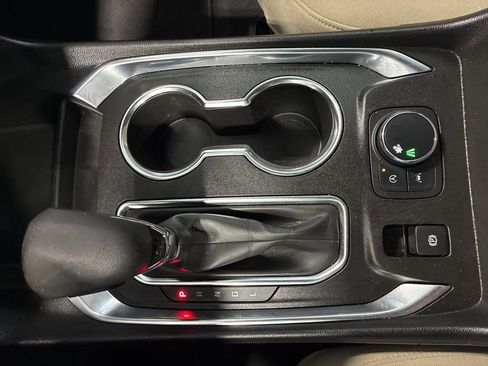 Used 2022 Chevrolet Traverse LS image 26