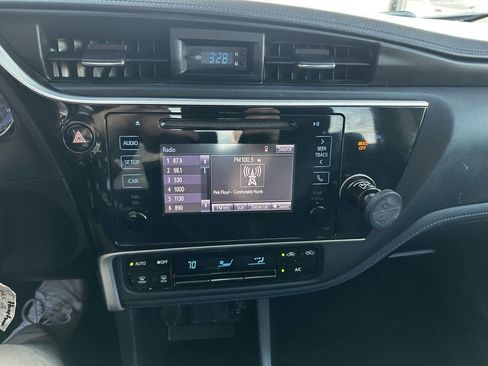Used 2019 Toyota Corolla SE image 12