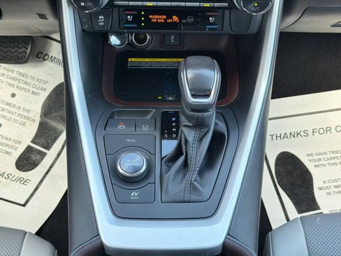 Used 2020 Toyota RAV4 Limited image 22