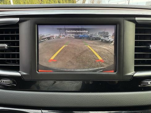 Used 2023 Chrysler Voyager LX image 25