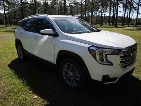 New 2024 GMC Terrain SLT image 4