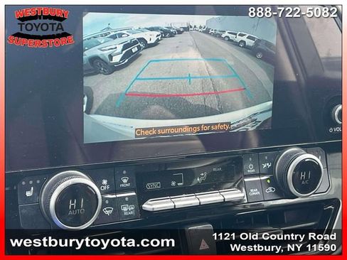 Used 2023 Toyota Highlander XLE image 34