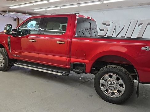 Used 2023 Ford F250 Lariat w/ Chrome Package image 3