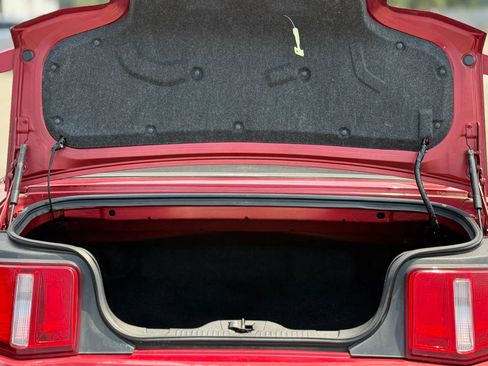 Used 2010 Ford Mustang Convertible RWD image 27