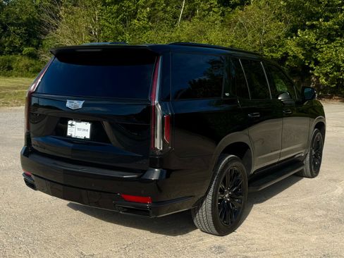 Used 2024 Cadillac Escalade Premium Luxury w/ Performance Package AWD/4WD image 3