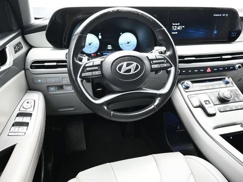 Used 2025 Hyundai Palisade SEL FWD image 16