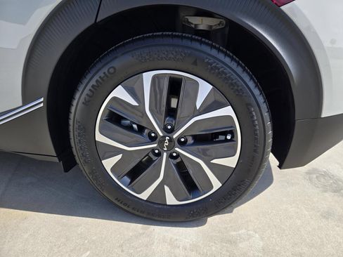 Used 2024 Kia EV6 Light RWD image 31