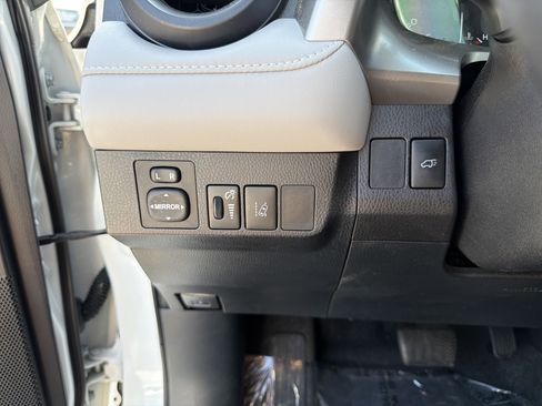 Used 2018 Toyota RAV4 Limited image 36