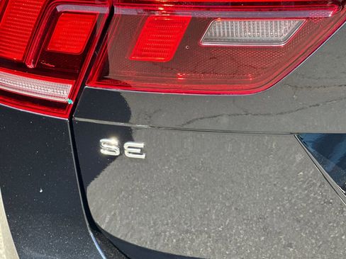 Certified 2023 Volkswagen Tiguan SE FWD image 29