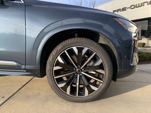 Certified 2025 Volvo XC90 B6 Plus image 13