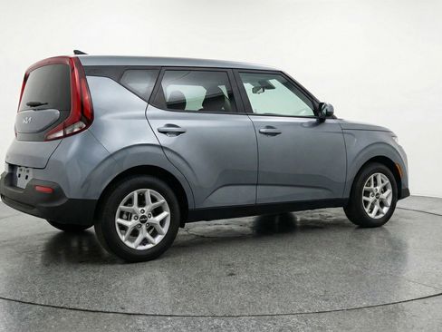 Used 2025 Kia Soul LX w/ LX Technology Package FWD image 9