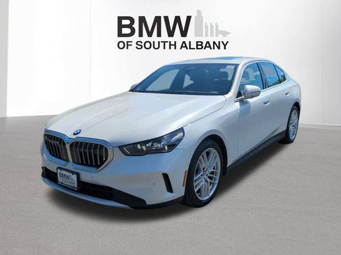 Used 2024 BMW 530i xDrive w/ Premium Package AWD/4WD image 8
