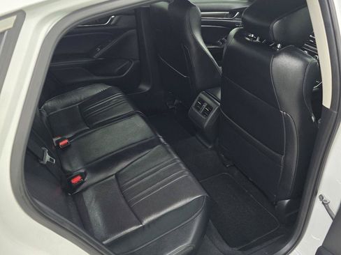 Used 2018 Honda Accord Touring image 30
