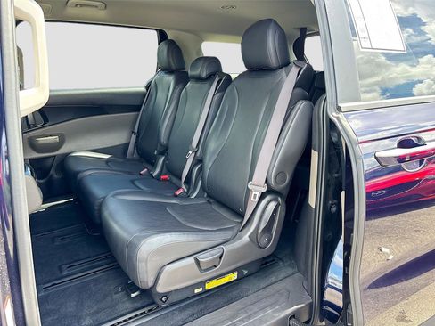 Used 2025 Kia Carnival FWD image 24