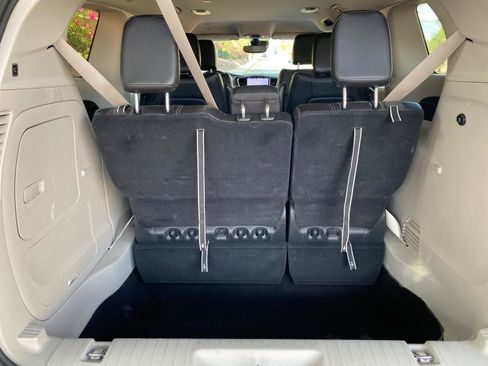 Used 2024 Chrysler Pacifica Limited FWD image 7