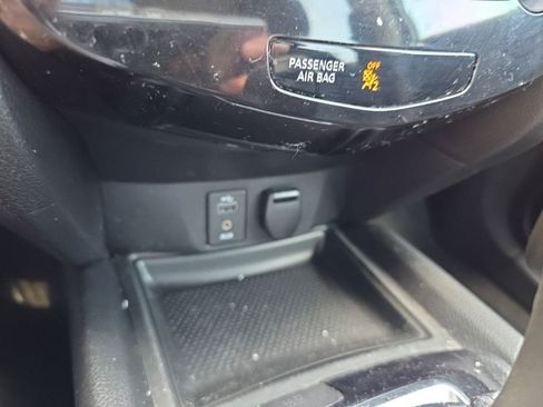 Used 2017 Nissan Rogue S AWD/4WD image 23