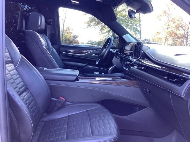 Used 2024 Cadillac Escalade Sport Platinum w/ LPO, ONYX Package AWD/4WD image 31