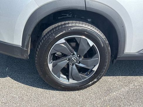 Used 2024 Nissan Rogue SV AWD/4WD image 11