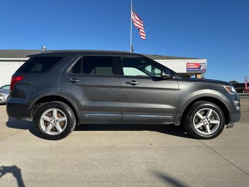 Used 2016 Ford Explorer XLT w/ Equipment Group 202A image 4