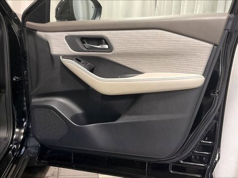 Used 2023 Nissan Rogue SV image 12