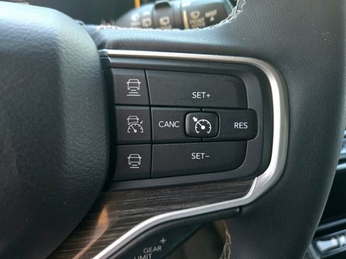 Used 2022 Jeep Wagoneer Series II w/ Premium Group I AWD/4WD image 13