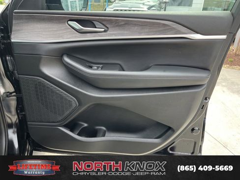 Used 2024 Jeep Grand Cherokee Limited w/ Luxury Tech Group II AWD/4WD image 28
