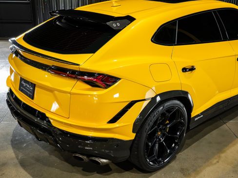 Used 2024 Lamborghini Urus Performante AWD/4WD image 18