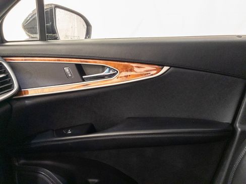 Used 2016 Lincoln MKX Reserve w/ Climate Package image 22