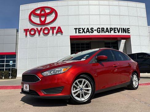 Used 2018 Ford Focus SE image 2