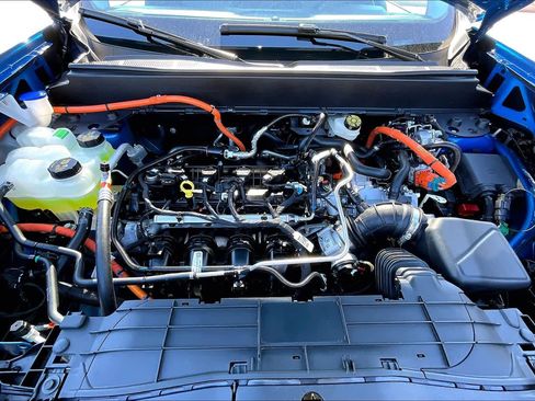 Certified 2025 Ford Maverick XLT image 32