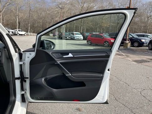 Used 2019 Volkswagen Golf R 4-Door image 24
