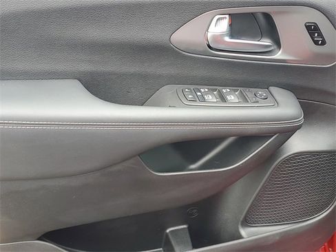 New 2026 Chrysler Pacifica Select image 15