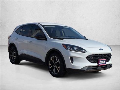 Used 2022 Ford Escape SE w/ SE Sport Appearance Package image 3