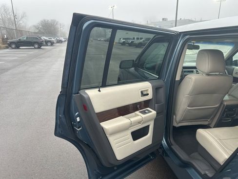 Used 2010 Ford Flex SEL image 16