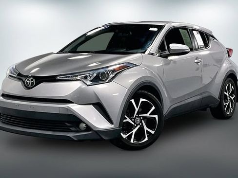 Used 2018 Toyota C-HR XLE FWD image 3