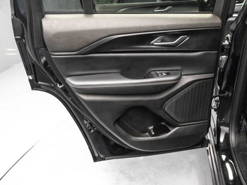 Used 2023 Jeep Grand Cherokee Altitude image 35