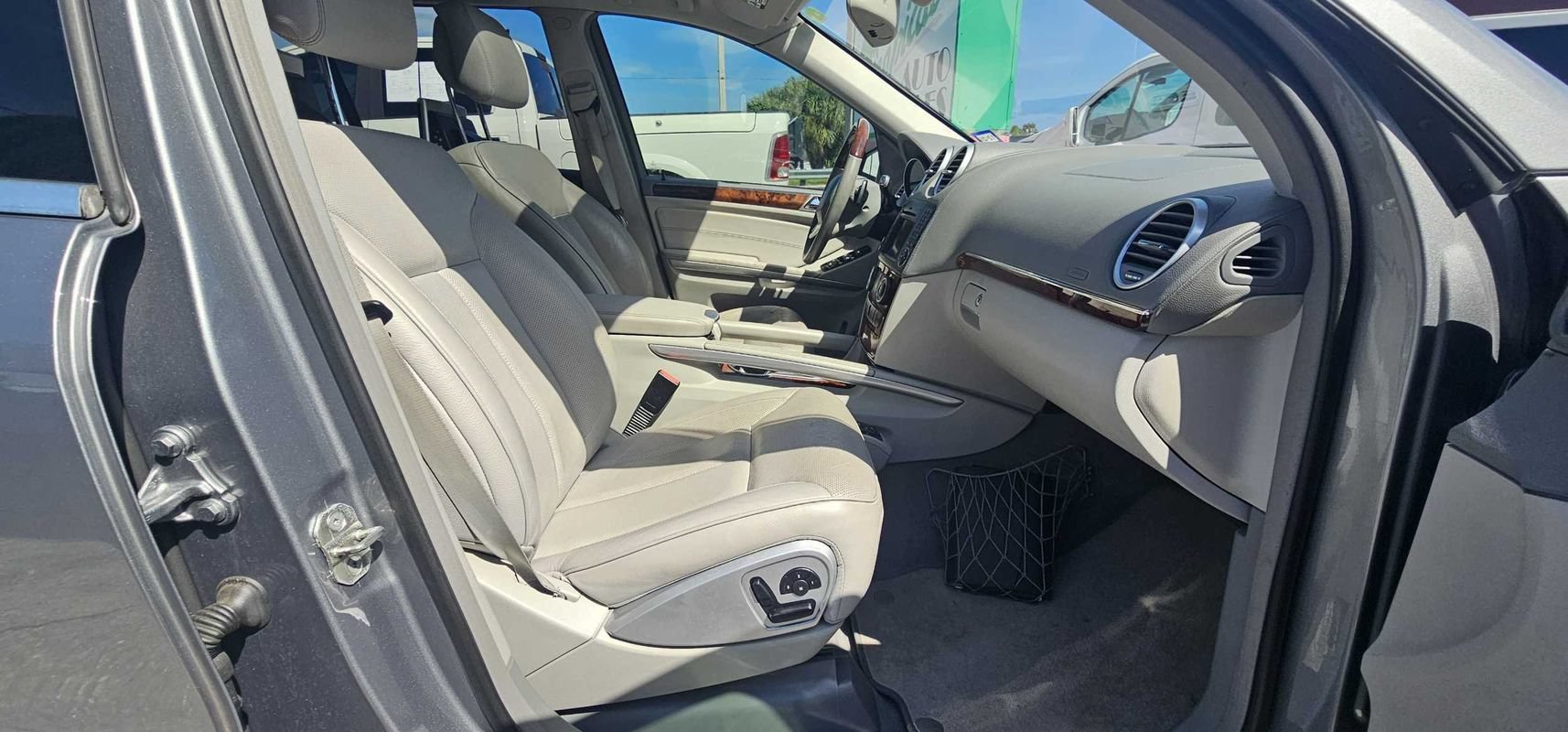 Used 2011 Mercedes-Benz GL 550 4MATIC image 30