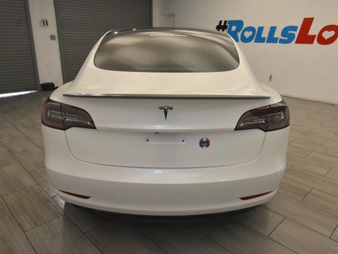 Used 2020 Tesla Model 3 Standard Range Plus image 4