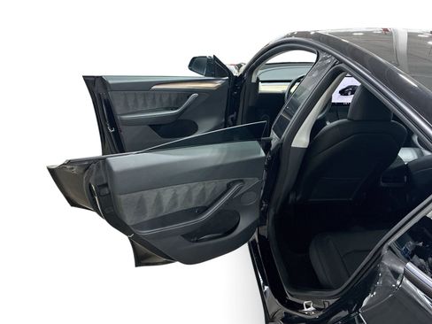 Certified 2023 Tesla Model Y AWD image 10