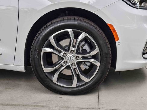 New 2026 Chrysler Pacifica Pinnacle w/ Trailer Tow Group image 10