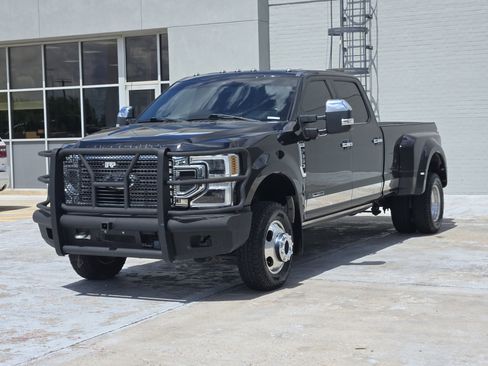 Used 2020 Ford F350 Platinum image 4