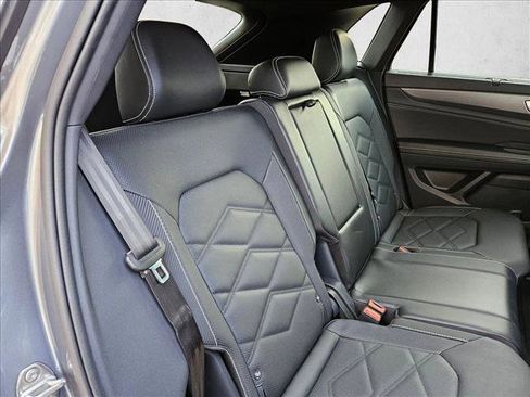 Used 2025 Volkswagen Atlas Cross Sport SE image 19