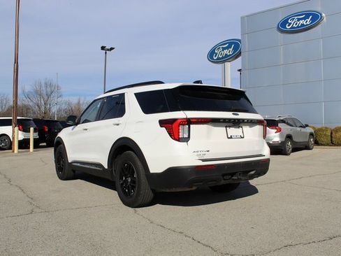 Used 2025 Ford Explorer Active image 3