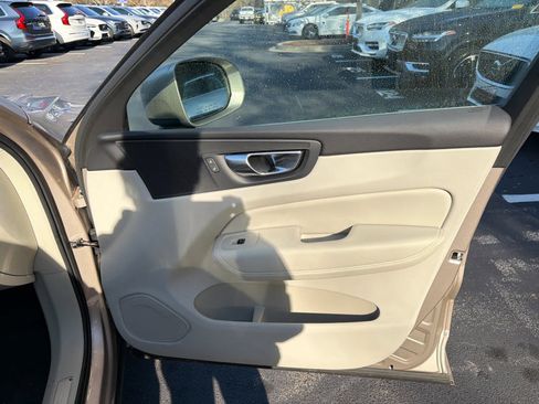 Certified 2023 Volvo XC60 B5 Plus image 19