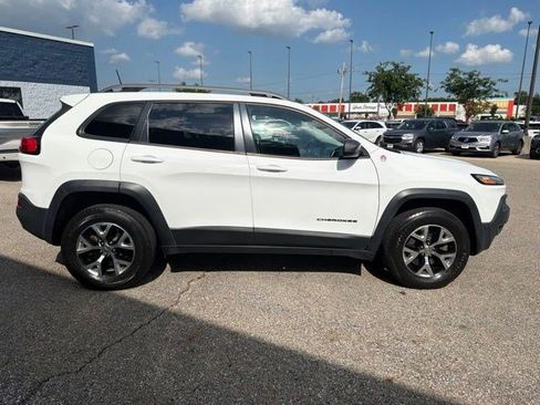 Used 2016 Jeep Cherokee Trailhawk AWD/4WD image 6