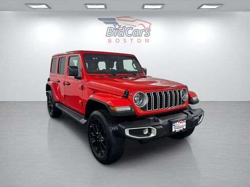 Used 2025 Jeep Wrangler Unlimited Sahara w/ Safety Group AWD/4WD image 3